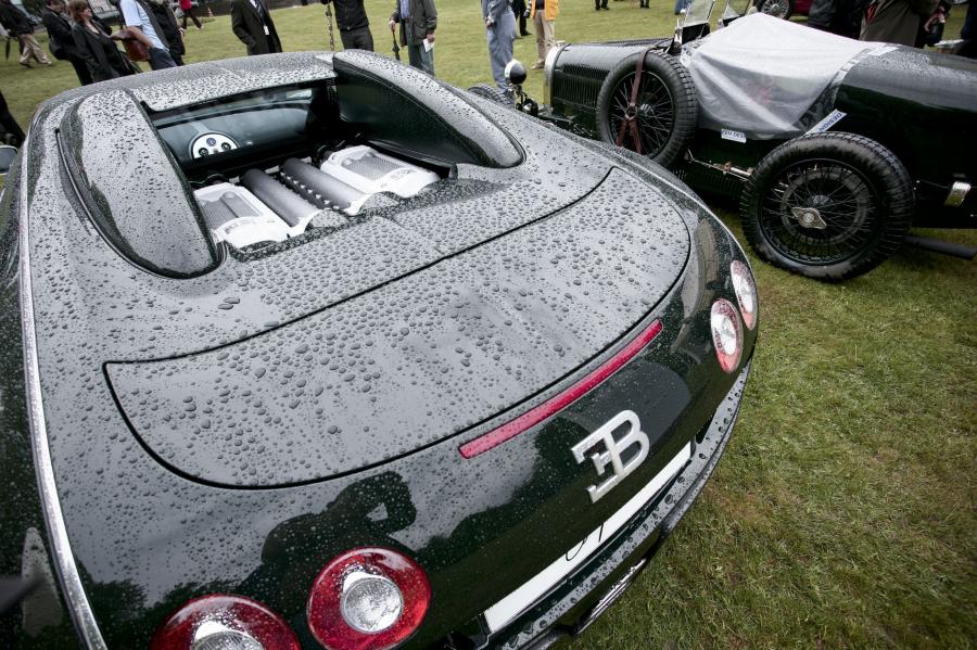  Bugatti Veyron 16.4 Centenaire 2009 года  (фото 26 из 130)